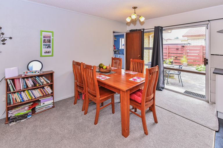 Photo of property in 2/11 Berwyn Avenue, Takanini, 2112