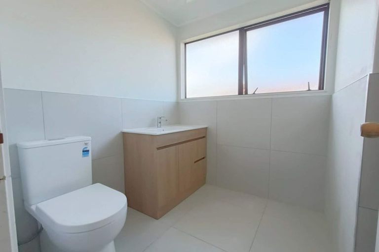 Photo of property in 2/15 Trimdon Street, Randwick Park, Auckland, 2105