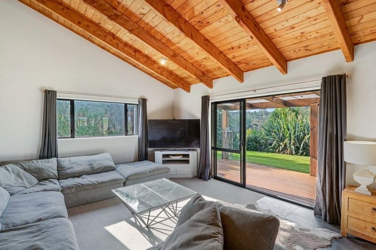 Photo of property in 499 Shelly Beach Road, South Head, Helensville, 0874