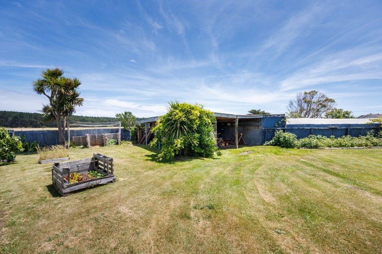 Photo of property in 1931 Parewanui Road, Parewanui, Bulls, 4894
