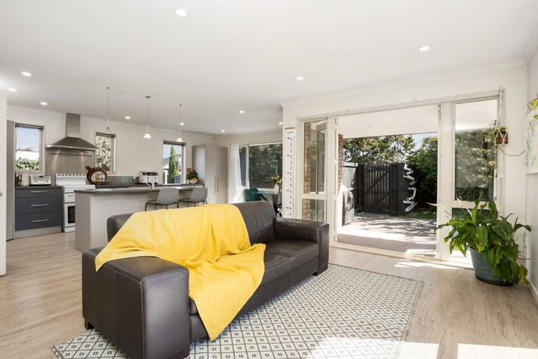 Photo of property in 21 Linkwater Way, Parklands, Christchurch, 8083