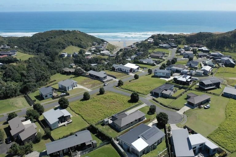 Photo of property in 2 Pipi Place, Baylys Beach, 0377