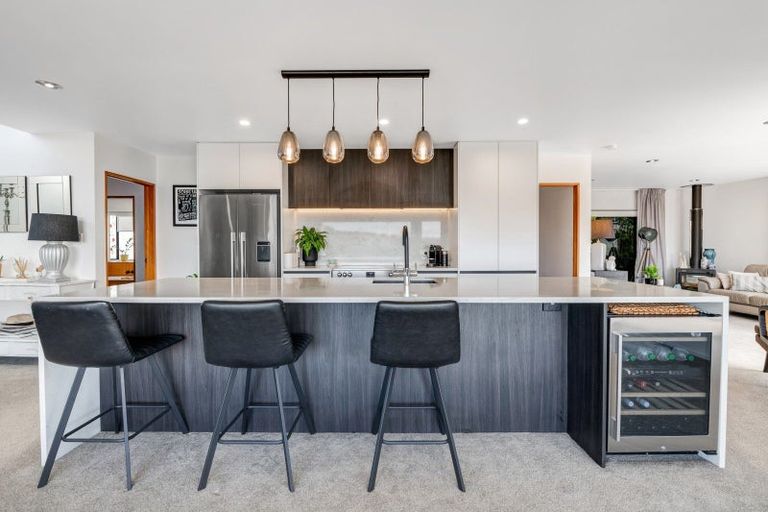 Photo of property in 6 Crown Road, Tindalls Beach, Whangaparaoa, 0930