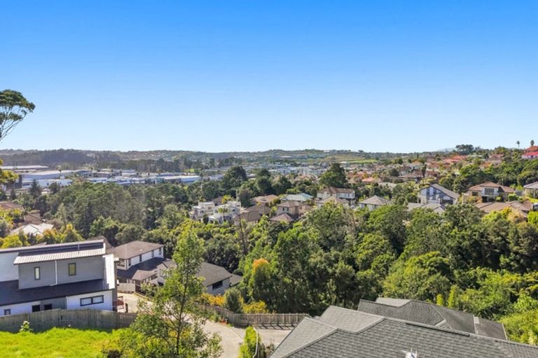 Photo of property in 2 Korari Way, Unsworth Heights, Auckland, 0632