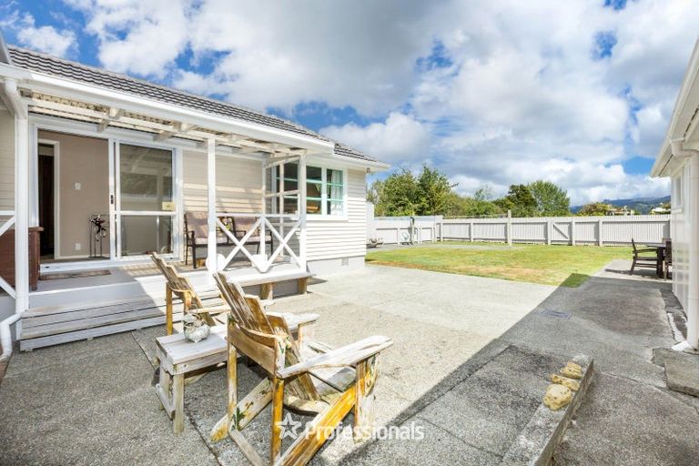 Photo of property in 54 Fraser Crescent, Elderslea, Upper Hutt, 5018