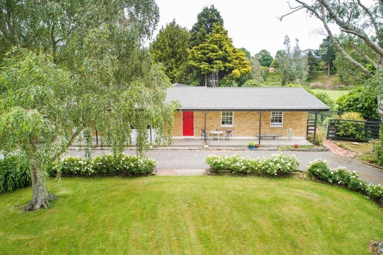Photo of property in 273 Parewanui Road, Bulls, 4894