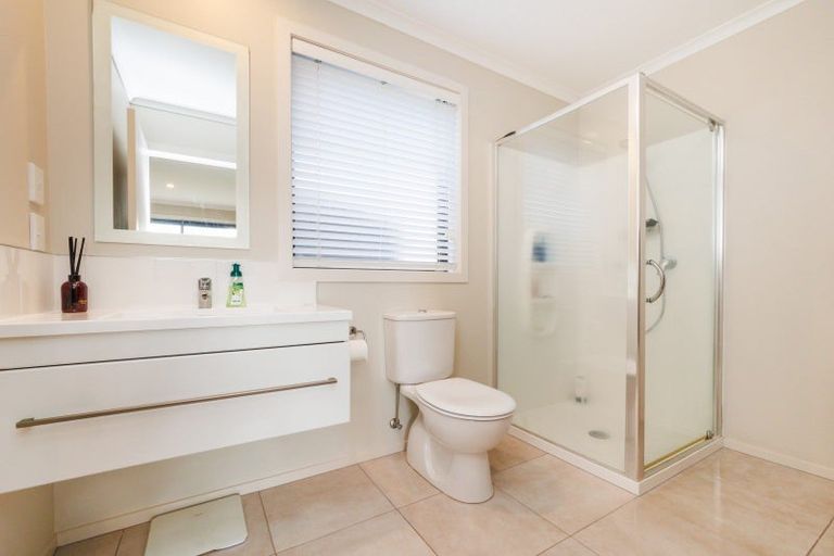 Photo of property in 16 Lorenzo Place, Kelvin Grove, Palmerston North, 4414