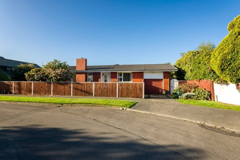 Photo of property in 12 Brackendale Place, Burnside, Christchurch, 8041