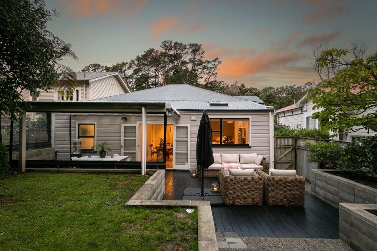 Photo of property in 84 Glenmore Street, Northland, Wellington, 6012