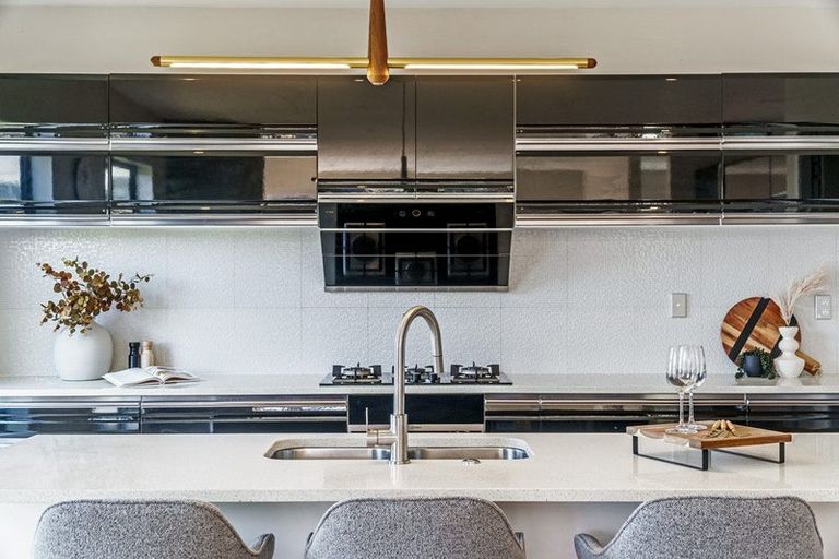 Photo of property in 17 Limmer Place, Browns Bay, Auckland, 0632