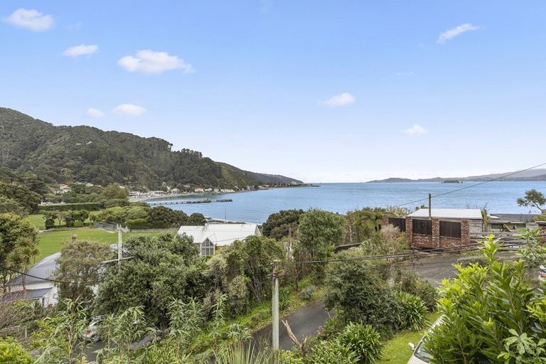 Photo of property in 15 Ferry Road, Days Bay, Lower Hutt, 5013