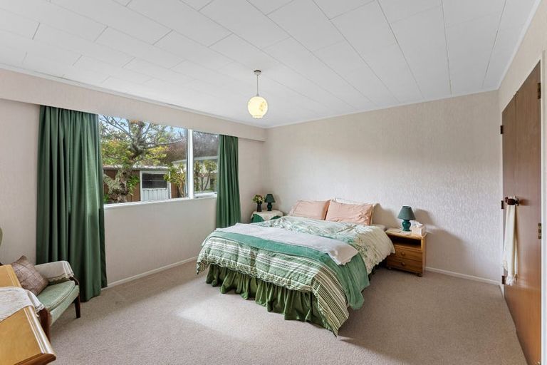 Photo of property in 11 Rewarewa Crescent, Waikanae, 5036