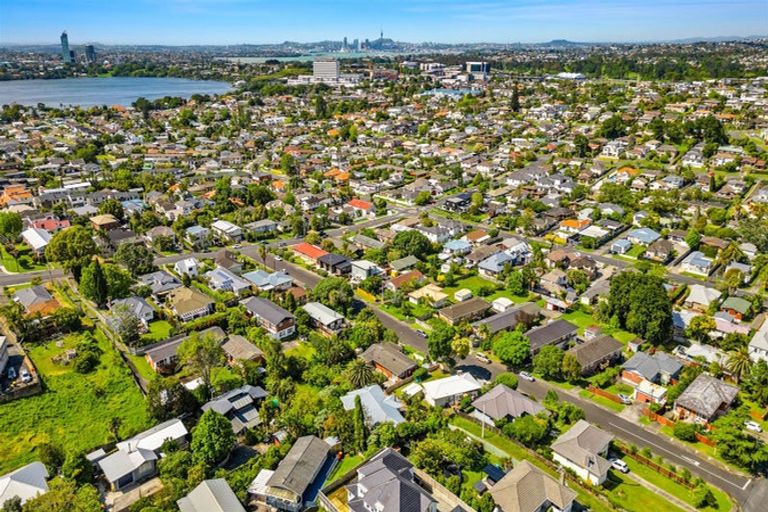 Photo of property in 42 Gordon Avenue, Milford, Auckland, 0620