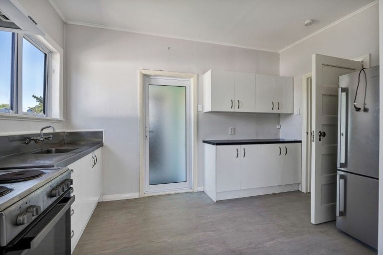 Photo of property in 28 Cornwall Street, Eltham, 4322