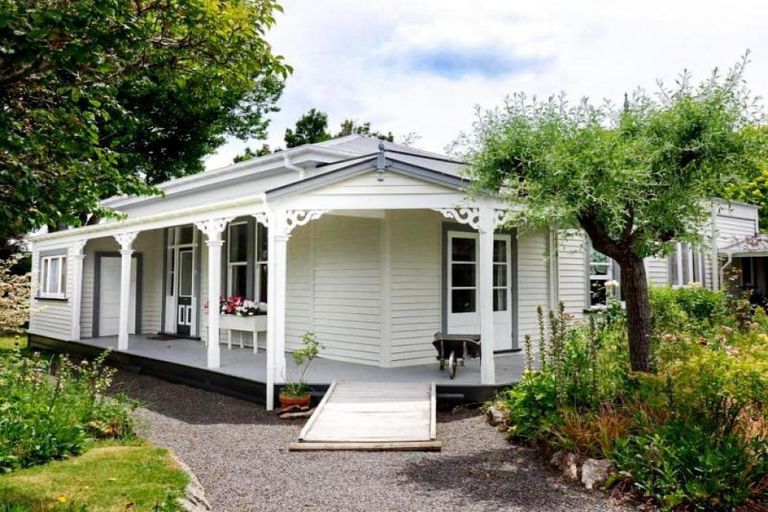 Photo of property in 16 Hunter Street, Dannevirke, 4930