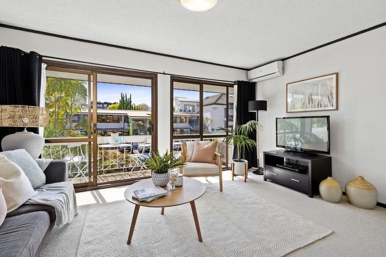 Photo of property in 9/1 Glen Road, Browns Bay, Auckland, 0630