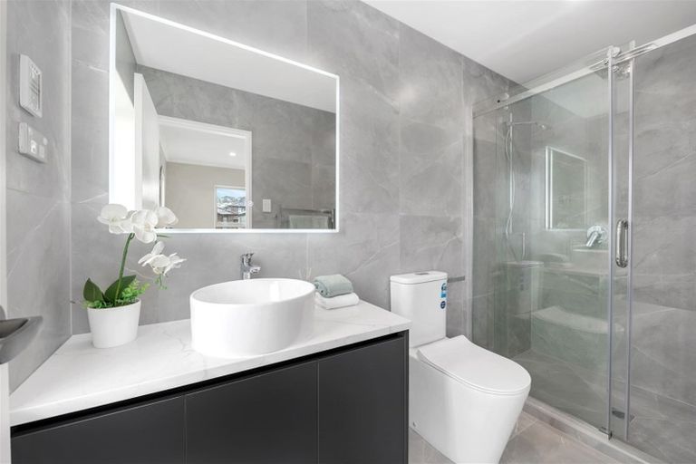 Photo of property in 15 Drumconnell Drive, Flat Bush, Auckland, 2019