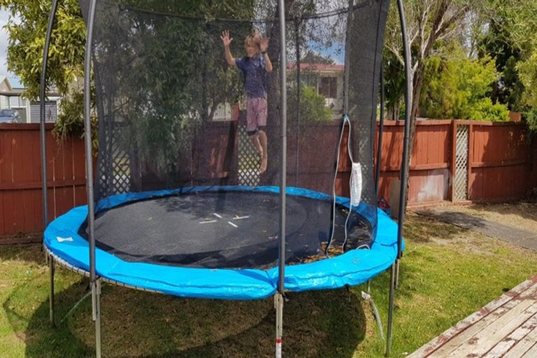 Photo of property in 18 Normandy Place, Henderson, Auckland, 0610