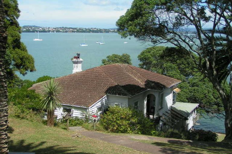 Photo of property in 2a Hall Street, Northcote Point, Auckland, 0627