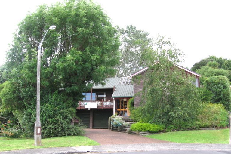 Photo of property in 15 Lynngate Place, Hillcrest, Auckland, 0627