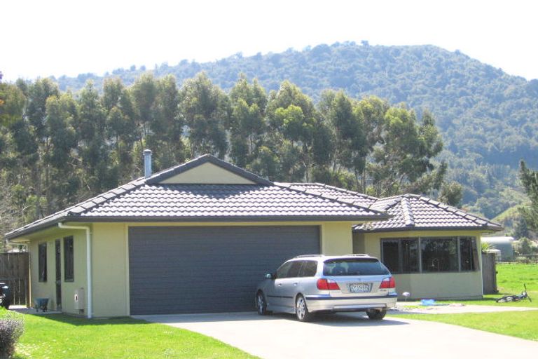 Photo of property in 6 Caulfield Place, Pukehangi, Rotorua, 3015