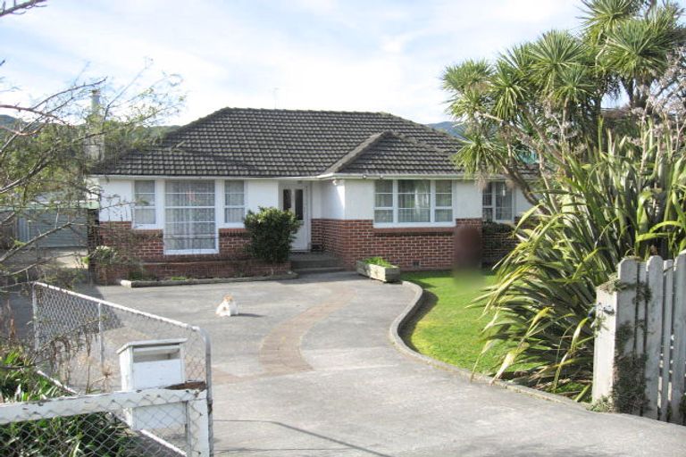Photo of property in 10 Fitzherbert Road, Wainuiomata, Lower Hutt, 5014
