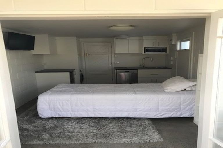 Photo of property in 2/6 Saltburn Road, Milford, Auckland, 0620