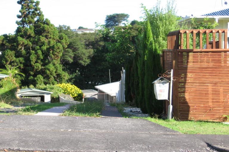 Photo of property in 40 Lantana Road, Green Bay, Auckland, 0604