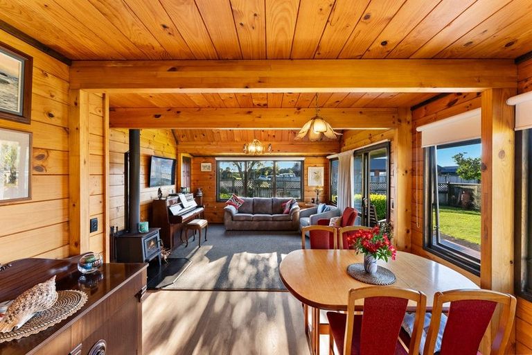 Photo of property in 5 Kaitake Place, Oakura, 4314