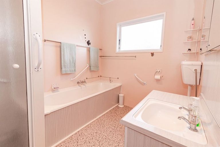 Photo of property in 12 Saint Leonards Street, Culverden, 7392