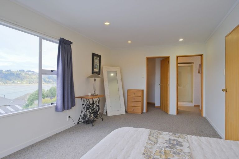 Photo of property in 22 Athol Place, Ravensbourne, Dunedin, 9022