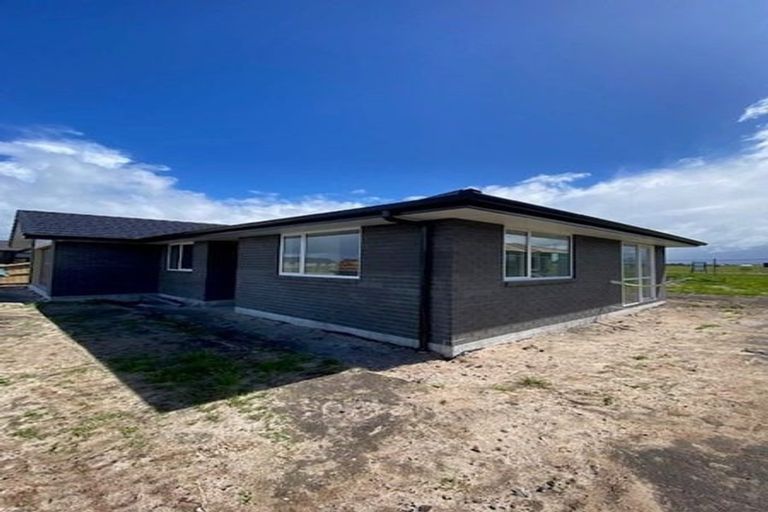 Photo of property in 14 Te Taniwha Road, One Tree Point, 0118