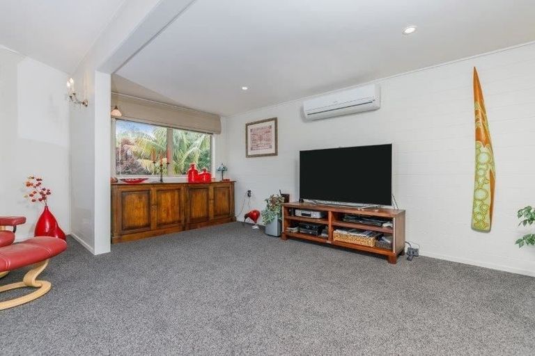 Photo of property in 3 Tanglewood Place, Cockle Bay, Auckland, 2014