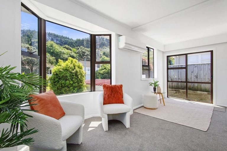 Photo of property in 22 Franklyn Road, Tawa, Wellington, 5028