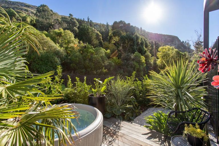 Photo of property in 10 Finnsarby Place, Sumner, Christchurch, 8081