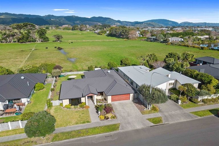 Photo of property in 82 The Drive, Paraparaumu Beach, Paraparaumu, 5032