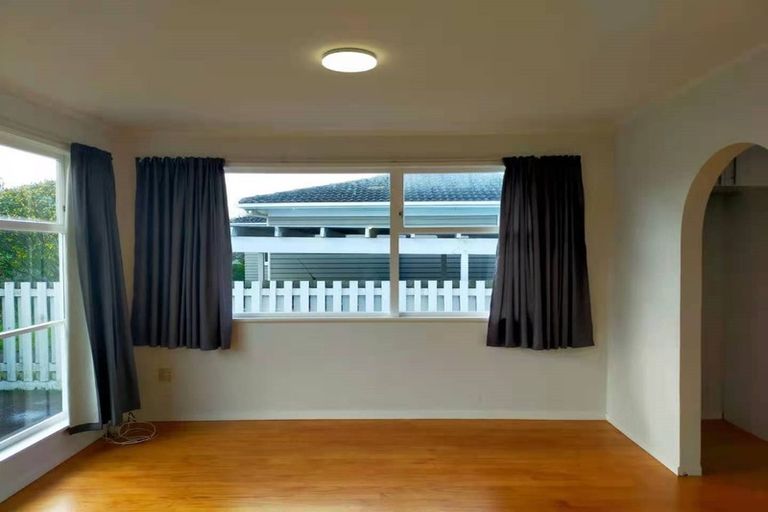 Photo of property in 5 Bodi Place, Te Atatu South, Auckland, 0610