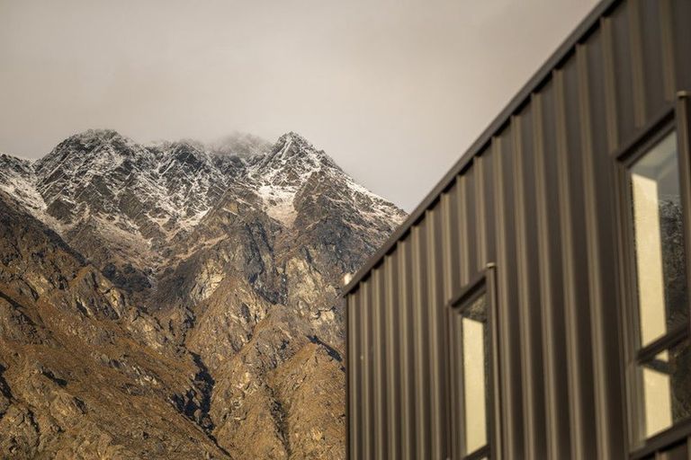 Photo of property in 69 Howden Drive, Jacks Point, 9371