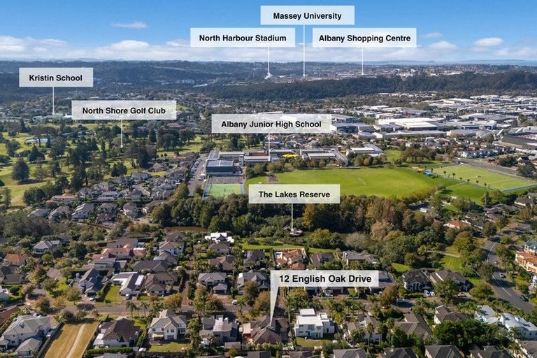 Photo of property in 12 English Oak Drive, Schnapper Rock, Auckland, 0632