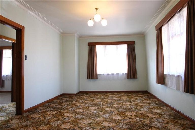 Photo of property in 264 Great North Road, Henderson, Auckland, 0612