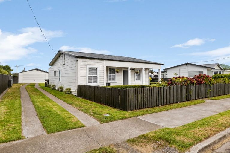 Photo of property in 429 Waihi Road, Normanby, Hawera, 4614