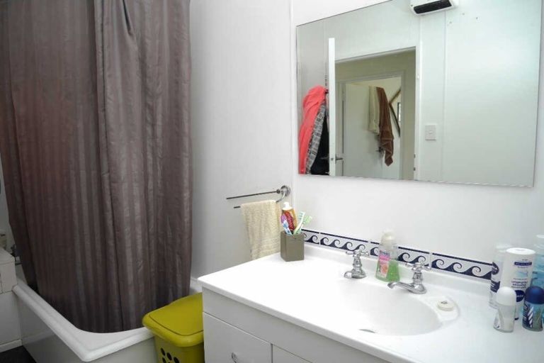 Photo of property in 16 Island View Terrace, Waikanae Beach, Waikanae, 5036