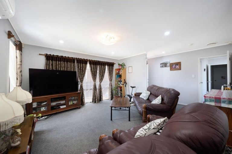 Photo of property in 14 De Quincey Terrace, Highland Park, Auckland, 2010