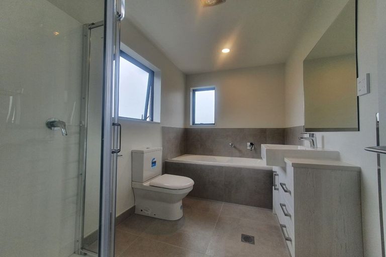 Photo of property in 3d Datura Place, Sunnynook, Auckland, 0620