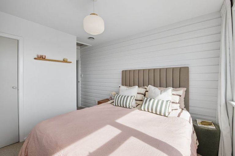 Photo of property in 21 Woodstock Place, Russley, Christchurch, 8042