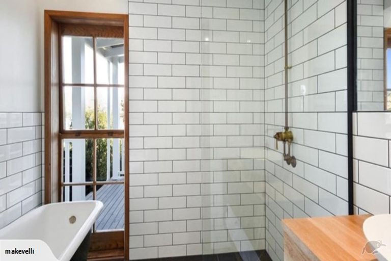 Photo of property in 7 Ticehurst Road, Lyttelton, 8082