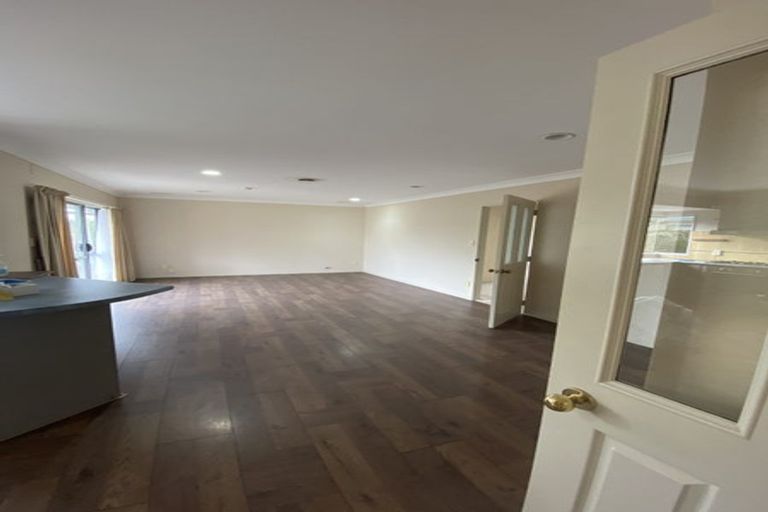 Photo of property in 10 Mullagh Place, East Tamaki Heights, Auckland, 2016