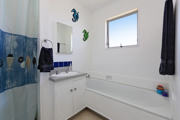 Photo of property in 18 Foster Terrace, Onekawa, Napier, 4110
