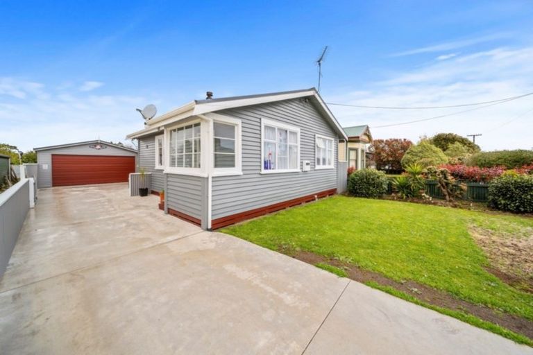 Photo of property in 80 Railway Street, Eltham, 4322