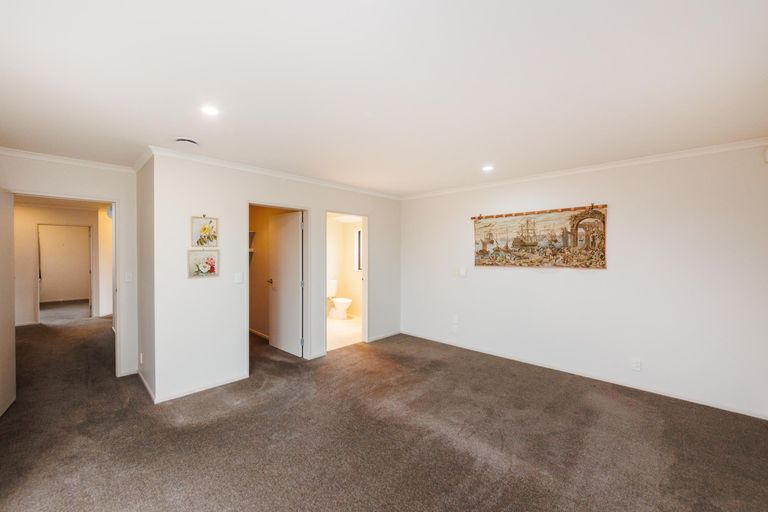 Photo of property in 31 Johnstone Drive, Fitzherbert, Palmerston North, 4410